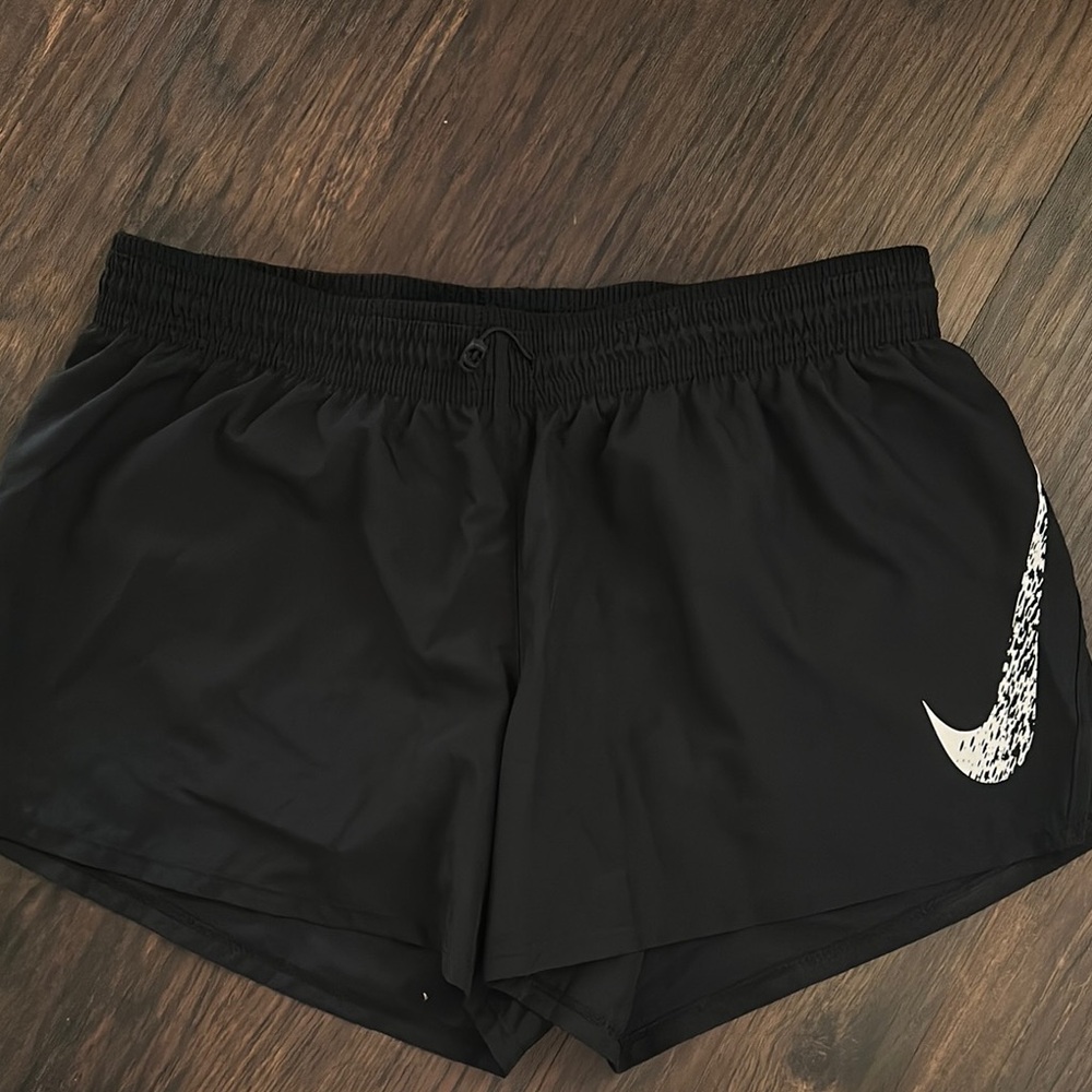 Nike Black Athletic Shorts Lightweight Performance Design